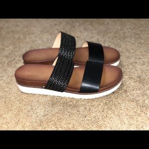 Kensie sandals